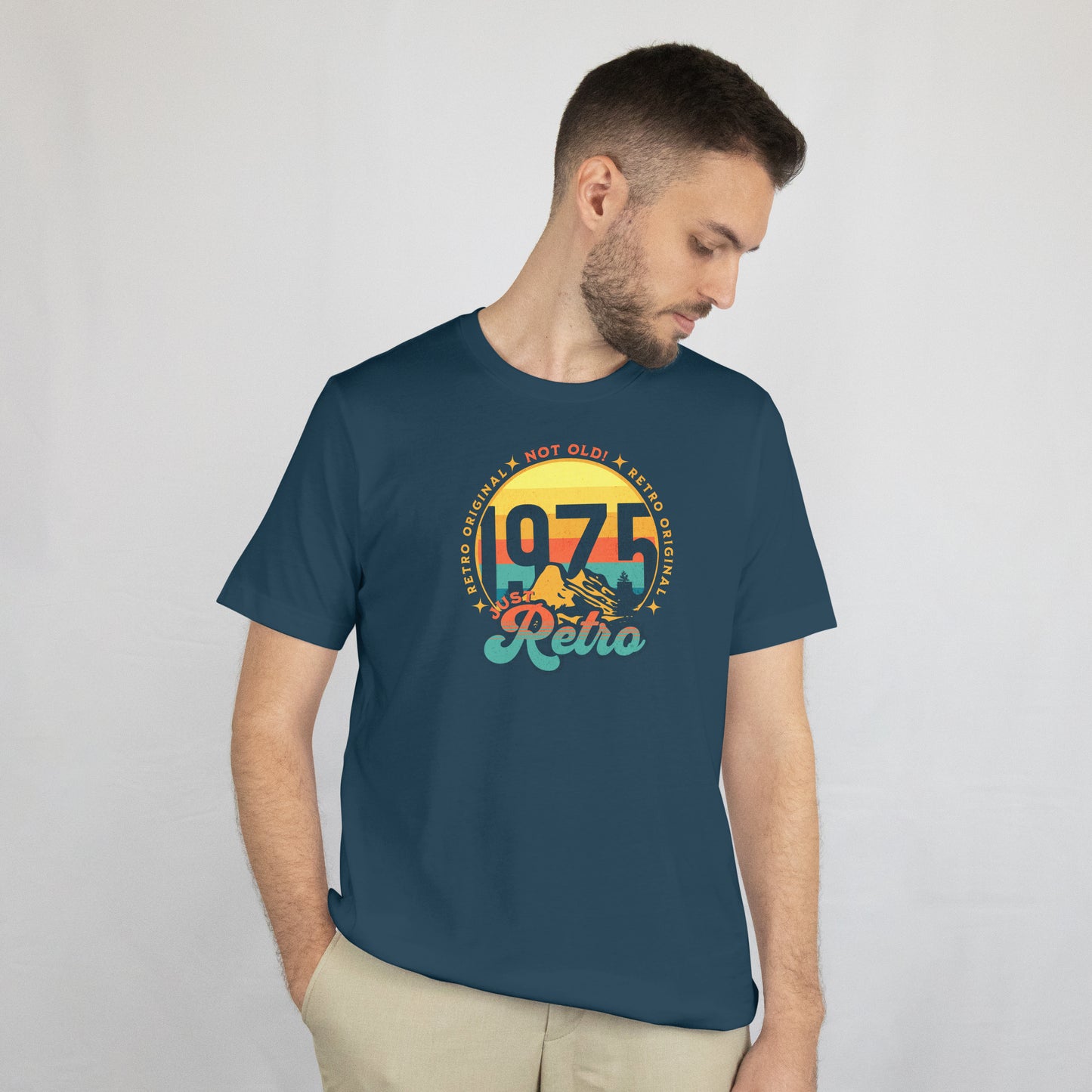 Geschenk zum 50. Geburtstag, Trend Shirt "Not old! Just Retro" 1975, Geburtstagsgeschenk für Jahrgang 1975 im retro style