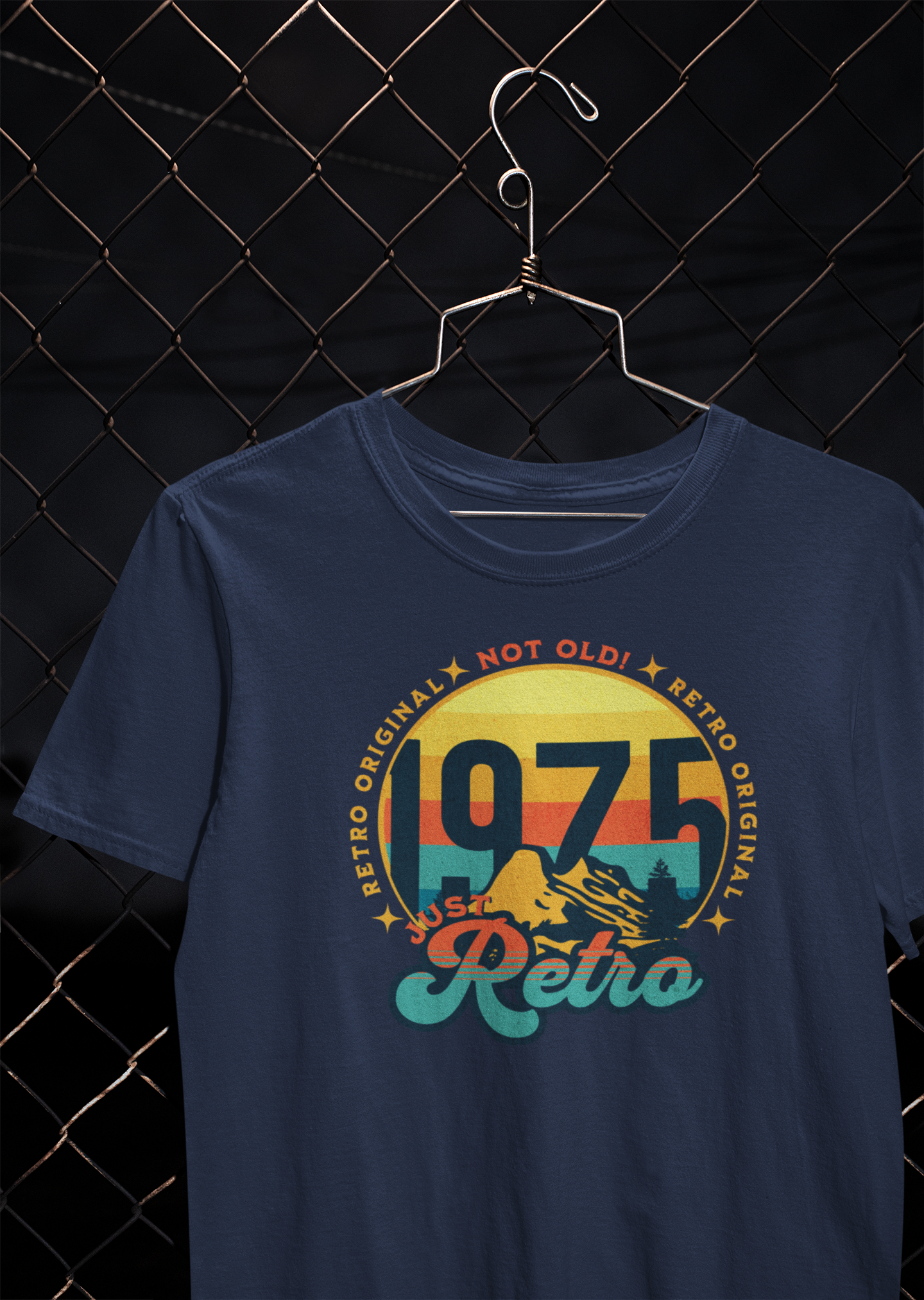 Geschenk zum 50. Geburtstag, Trend Shirt "Not old! Just Retro" 1975, Geburtstagsgeschenk für Jahrgang 1975 im retro style