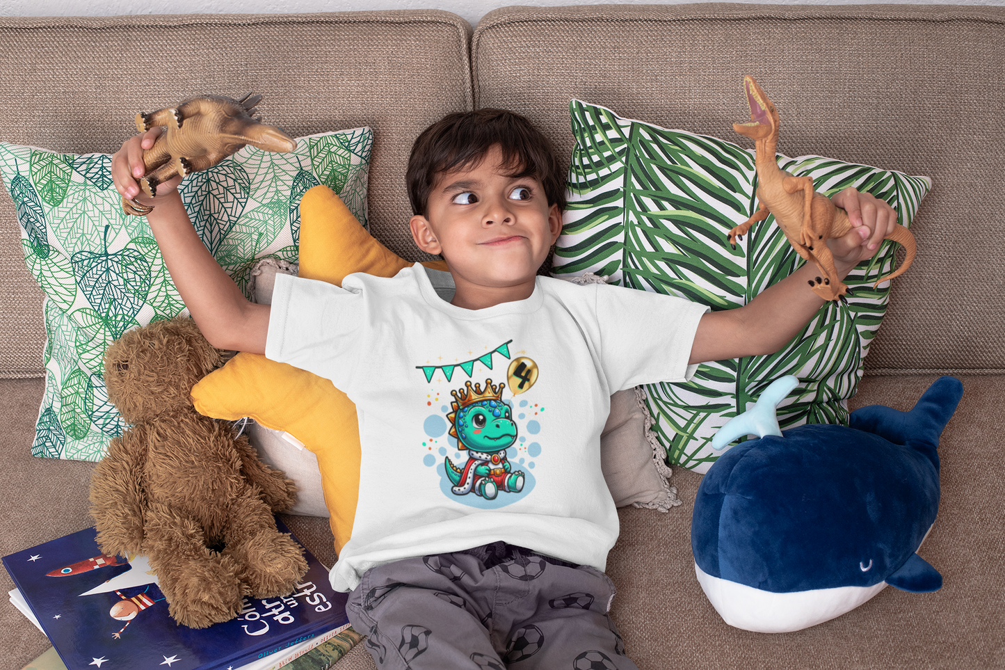 Personalisierbares Dino Geburtstag T-Shirt mit Alter und Namen des Kindes | Kindershirt für 1-6 Jahre | Trendige Farbauswahl